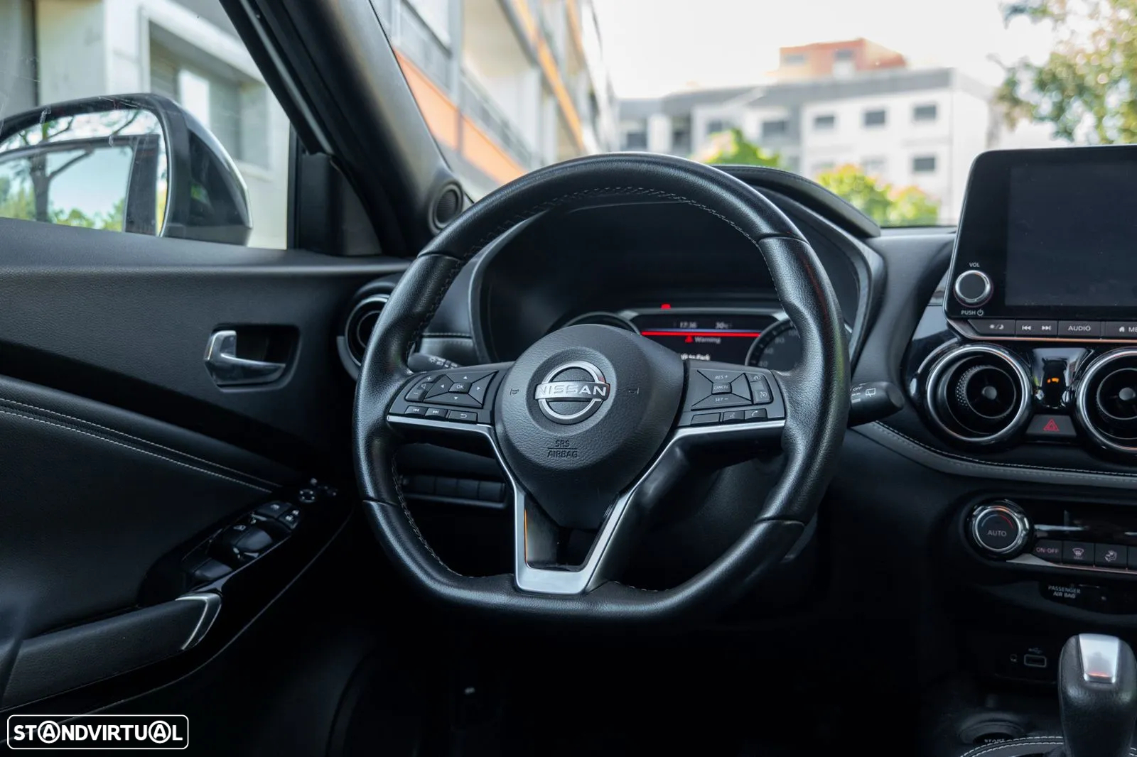 Nissan Juke 1.6 Hybrid N-Design Black - 28