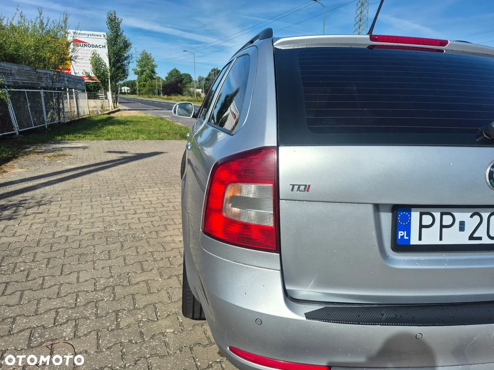 Skoda Octavia 2.0 TDI DPF Ambiente - 17