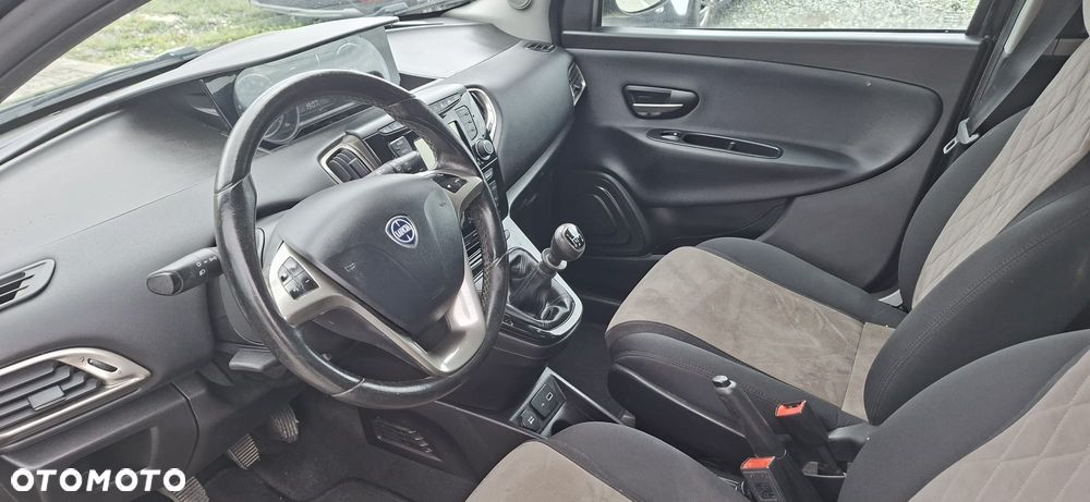 Lancia Ypsilon Y 0.9 TwinAir Turbo 8V Platinum - 11