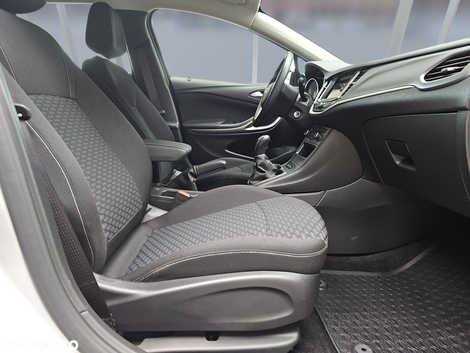 Opel Astra V 1.2 T Edition S&S - 19