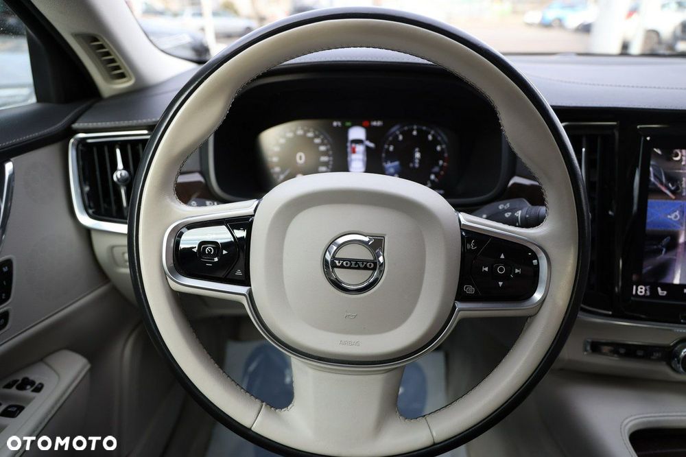 Volvo S90 - 16
