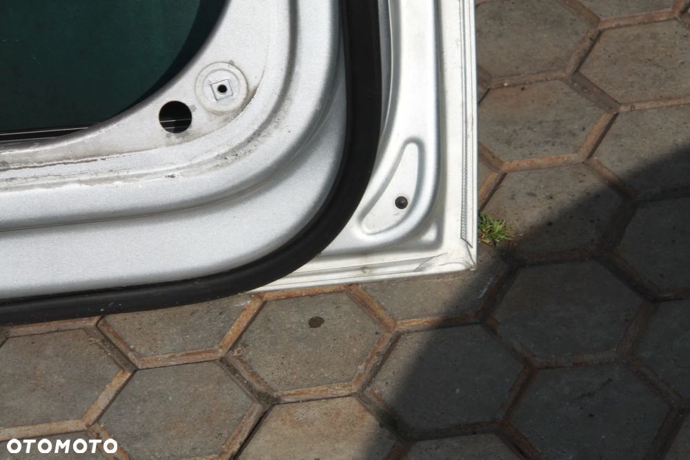 VW TOURAN 1  Drzwi Prawy  Przód  Kolor LA7W - 12