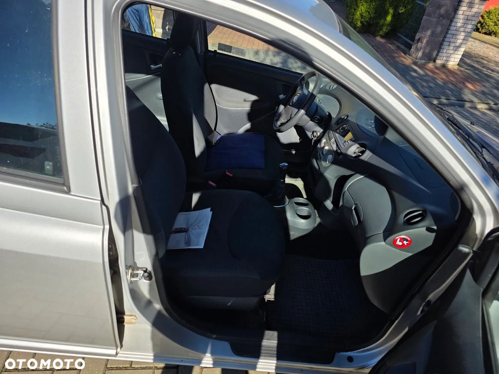 Toyota Yaris 1.3 Sol - 10