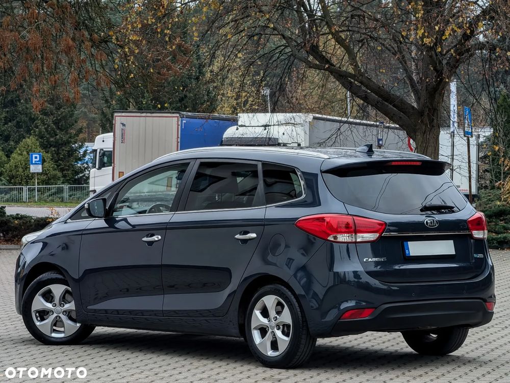 Kia Carens - 15