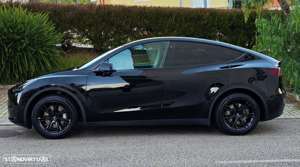 Tesla Model Y 2023 photo 2