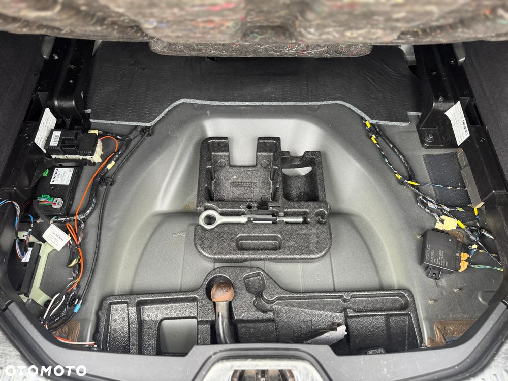 Volvo V60 D4 R-Design - 27