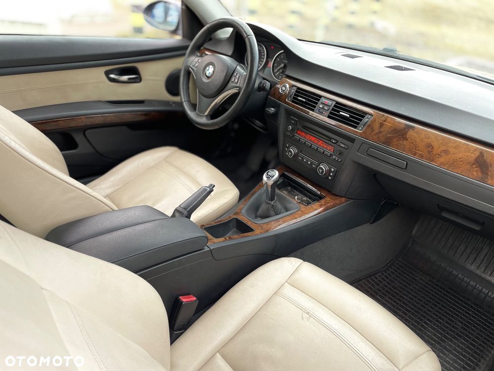 BMW Seria 3 325i M Sport Edition - 10