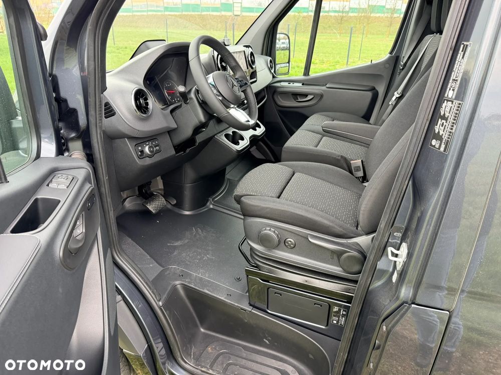 Mercedes-Benz Sprinter - 24
