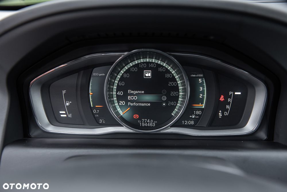 Volvo XC 60 D5 AWD Geartronic Summum - 24