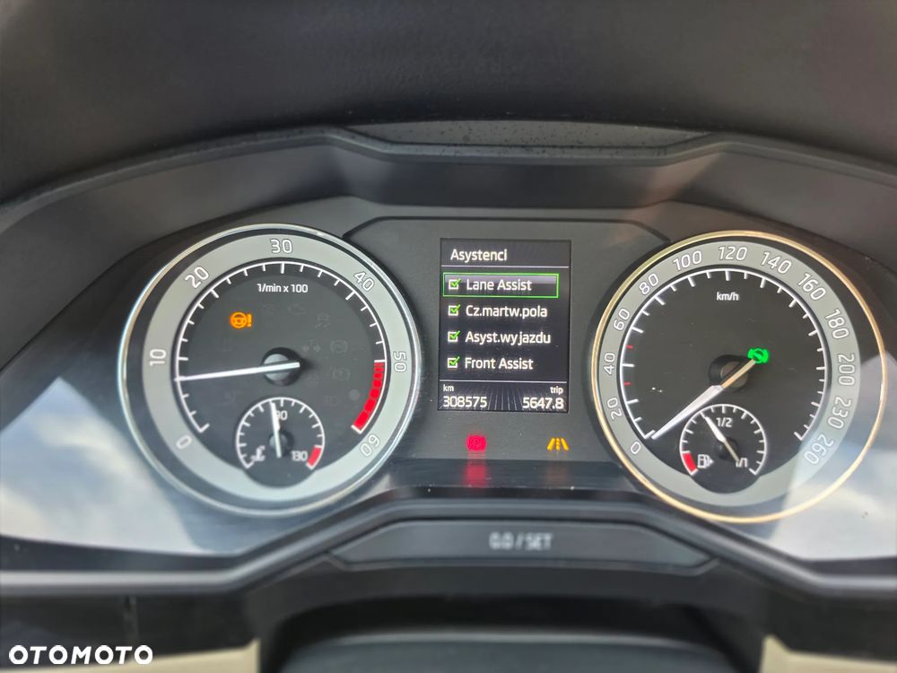 Skoda Superb 2.0 TDI L&K DSG - 30