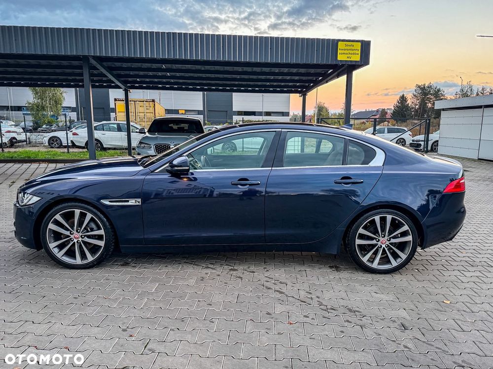 Jaguar XE 2.0 D Portfolio - 14