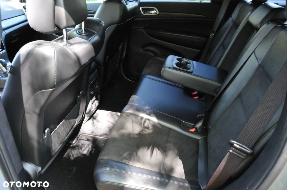 Jeep Grand Cherokee - 16