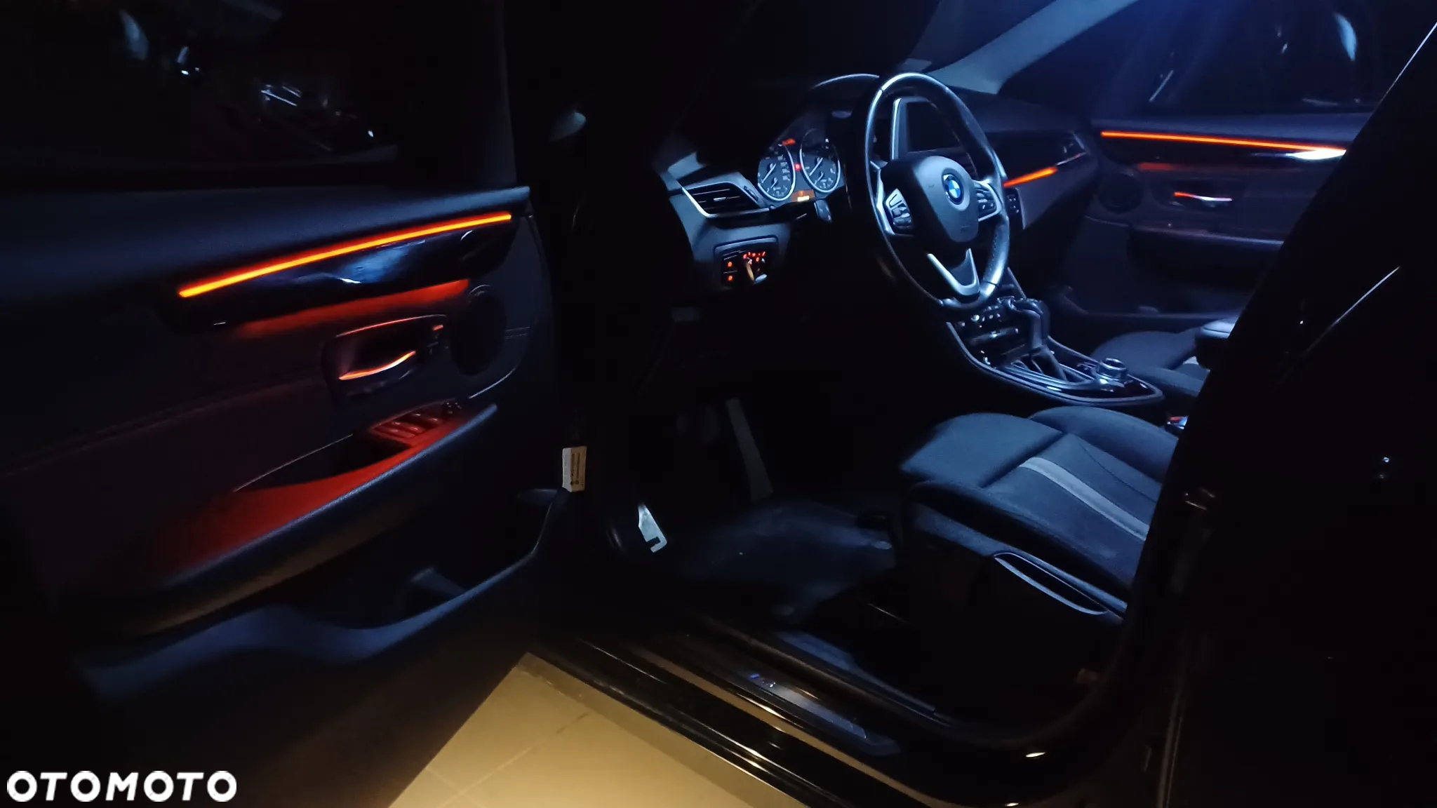 BMW Seria 2 218d - 14
