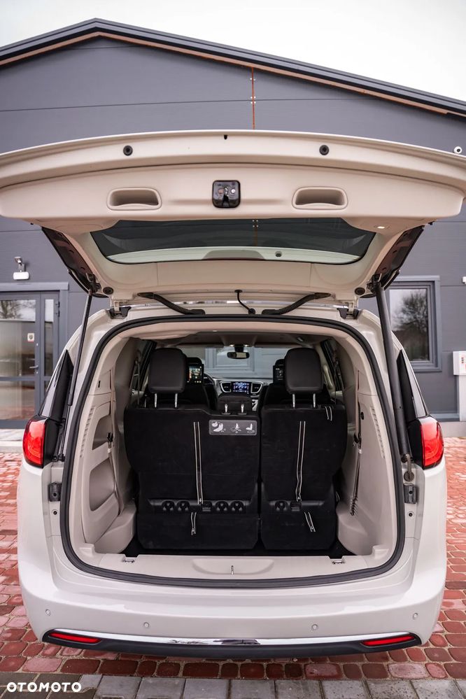 Chrysler Pacifica - 8