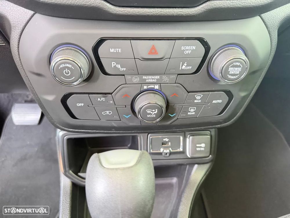 Jeep Renegade 1.3 T Night Eagle DCT - 10