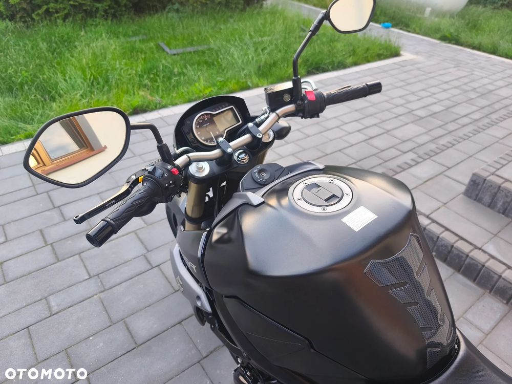 Suzuki GSR - 18