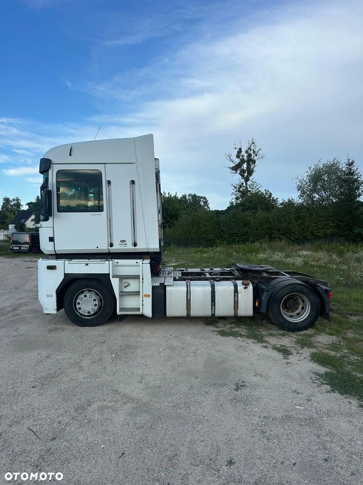 Renault MAGNUM - 17