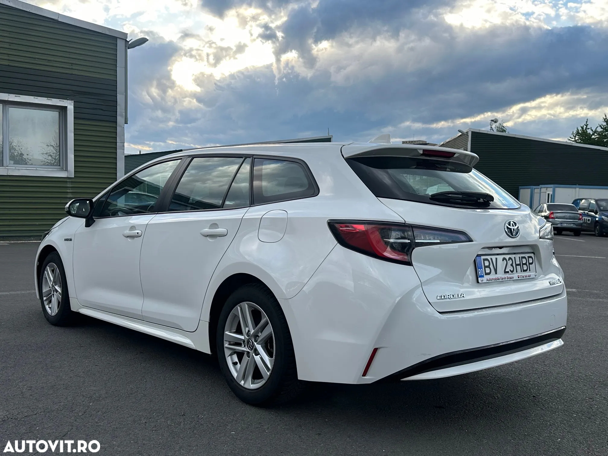 Toyota Corolla 1.8 Hybrid Business Edition - 11