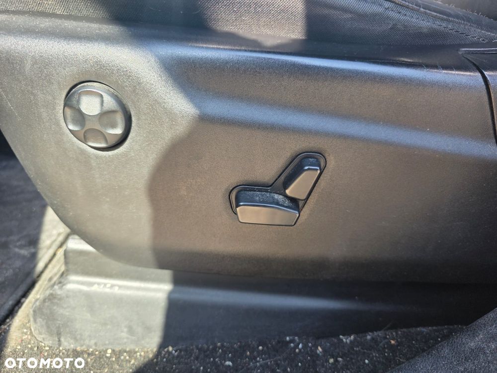 Jeep Grand Cherokee - 26