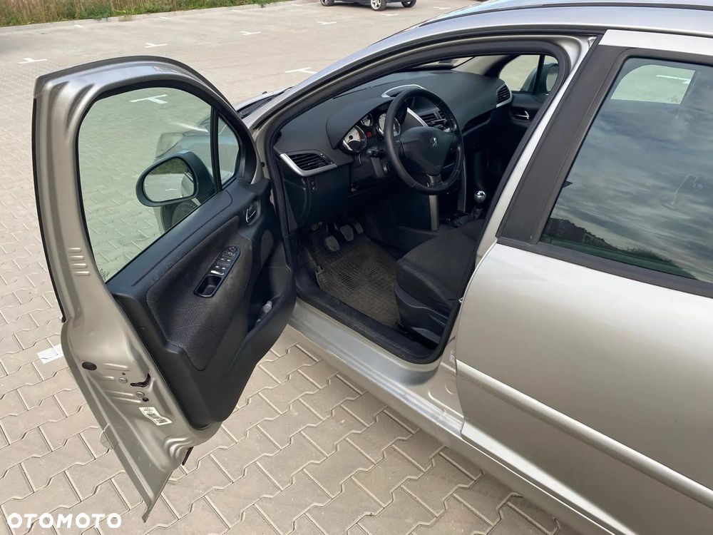 Peugeot 207 1.6 HDi 16V Trendy - 10