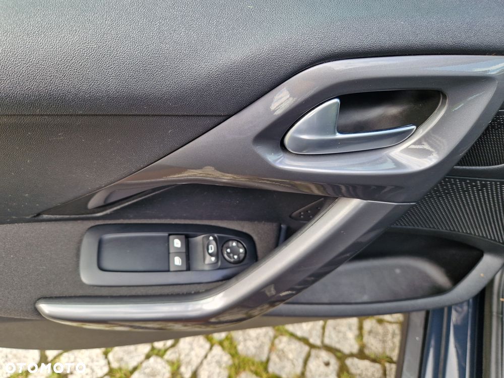Peugeot 2008 1.2 Pure Tech Active S&S EAT6 - 25