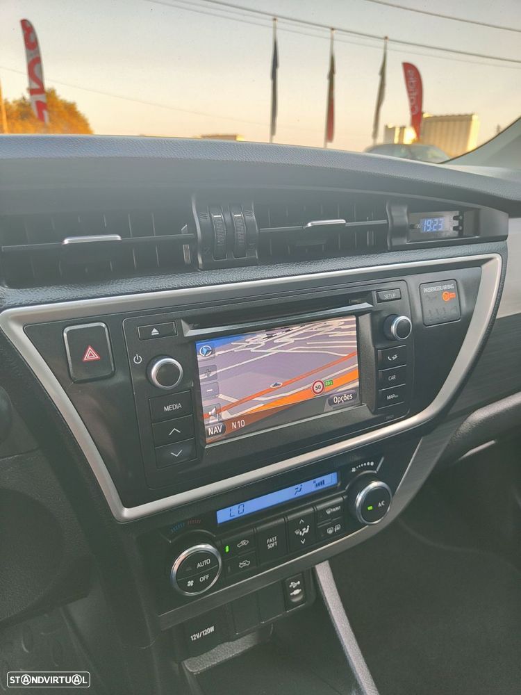 Toyota Auris 1.4 D-4D Com.+P.Sport+Navi - 41