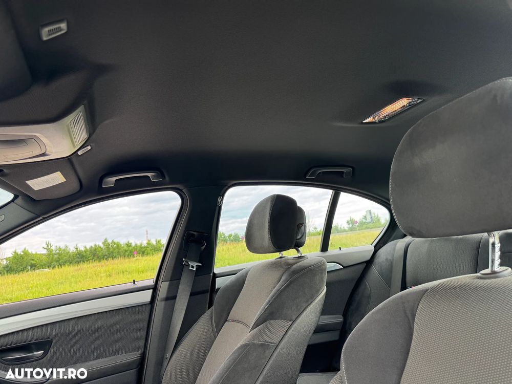 BMW Seria 5 525d xDrive Sport-Aut. - 36