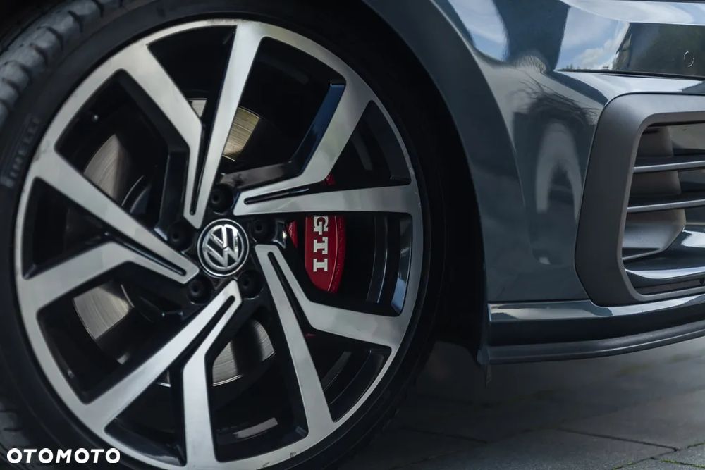 Volkswagen Golf - 17