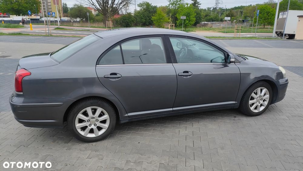 Toyota Avensis 2.2 D-4D Sol - 4