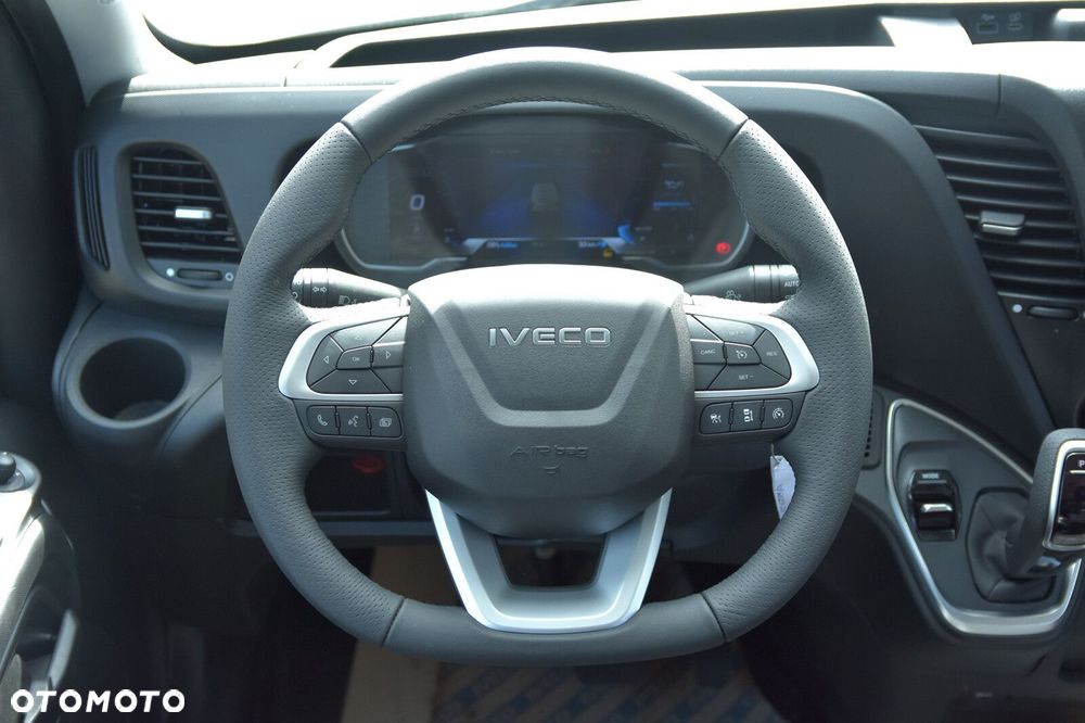 Iveco Daily 35S18HA8V 3.0 180KM Brygadówka 7 osób - 22