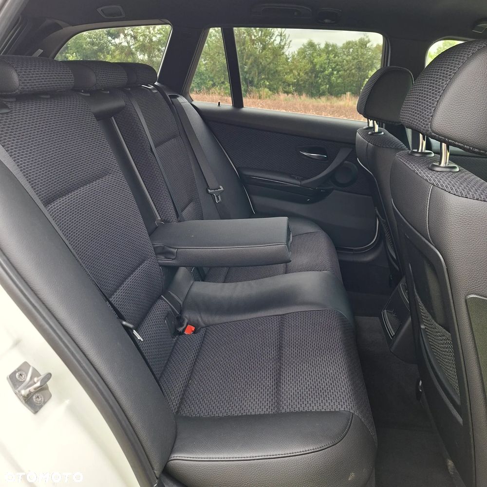 BMW Seria 3 325i xDrive - 11
