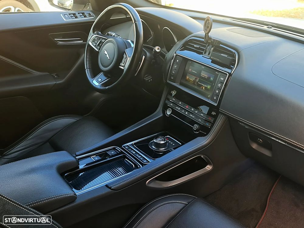 Jaguar F-Pace 20d AWD Aut. R-Sport - 8