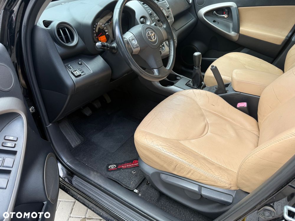 Toyota RAV4 2.0 VVT-i Sol - 32