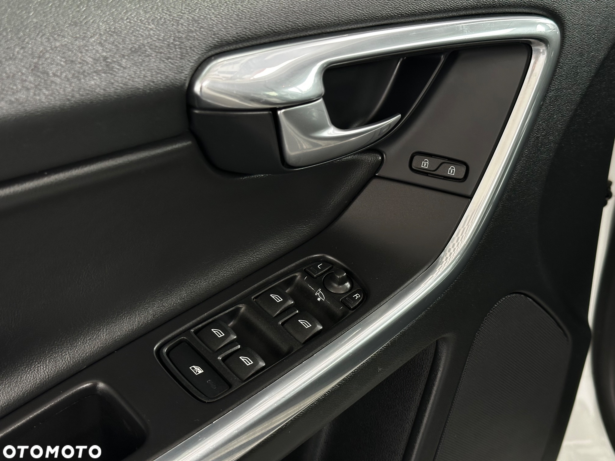 Volvo XC 60 T6 AWD R-Design - 17