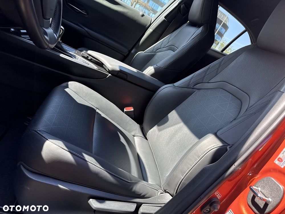 Lexus UX - 16