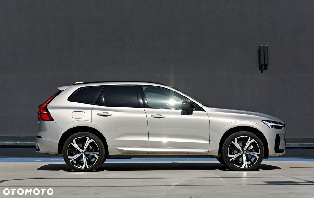 Volvo XC 60 T8 Plug-In Hybrid AWD Ultimate Dark - 2