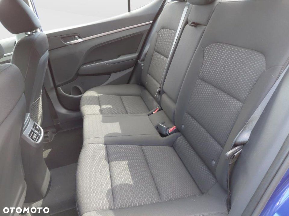 Hyundai Elantra - 27