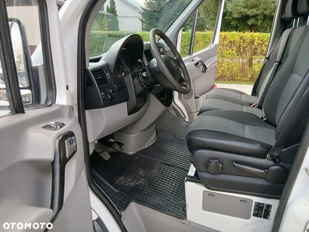 Mercedes-Benz Sprinter - 11