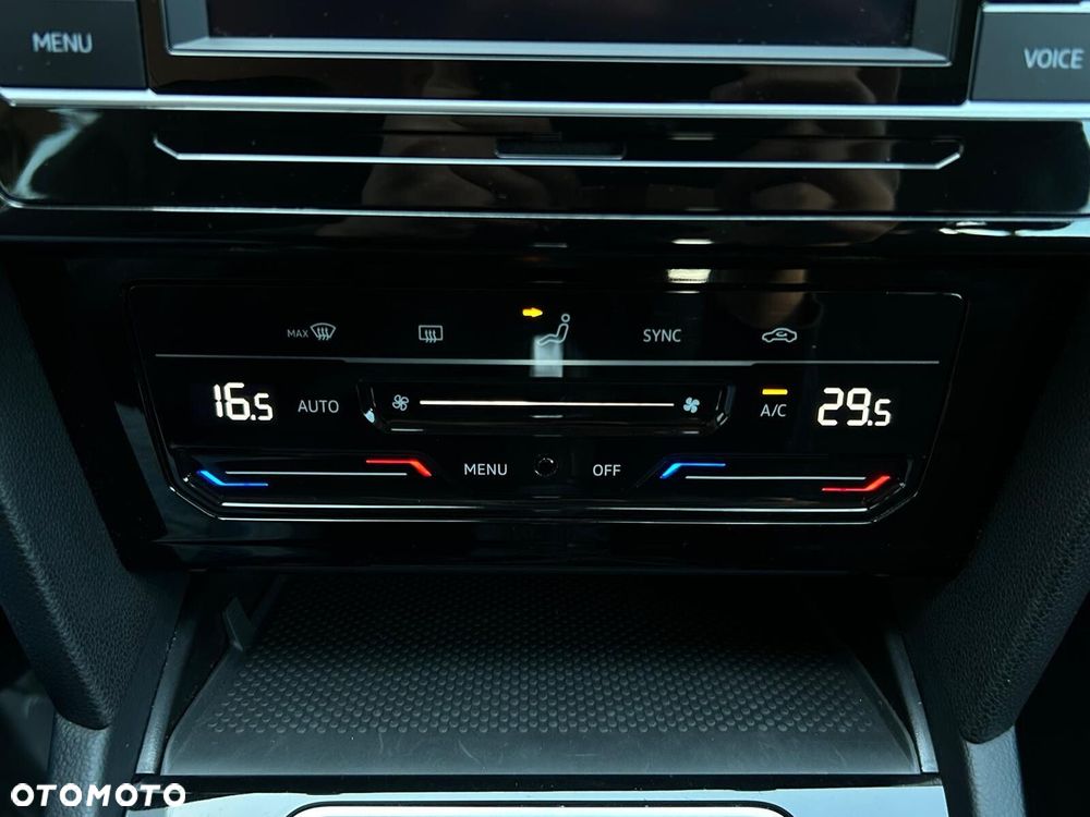 Volkswagen Passat Variant 2.0 TSI Business DSG - 26