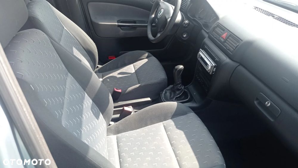 Skoda Octavia 1.6 Combi Ambiente - 27