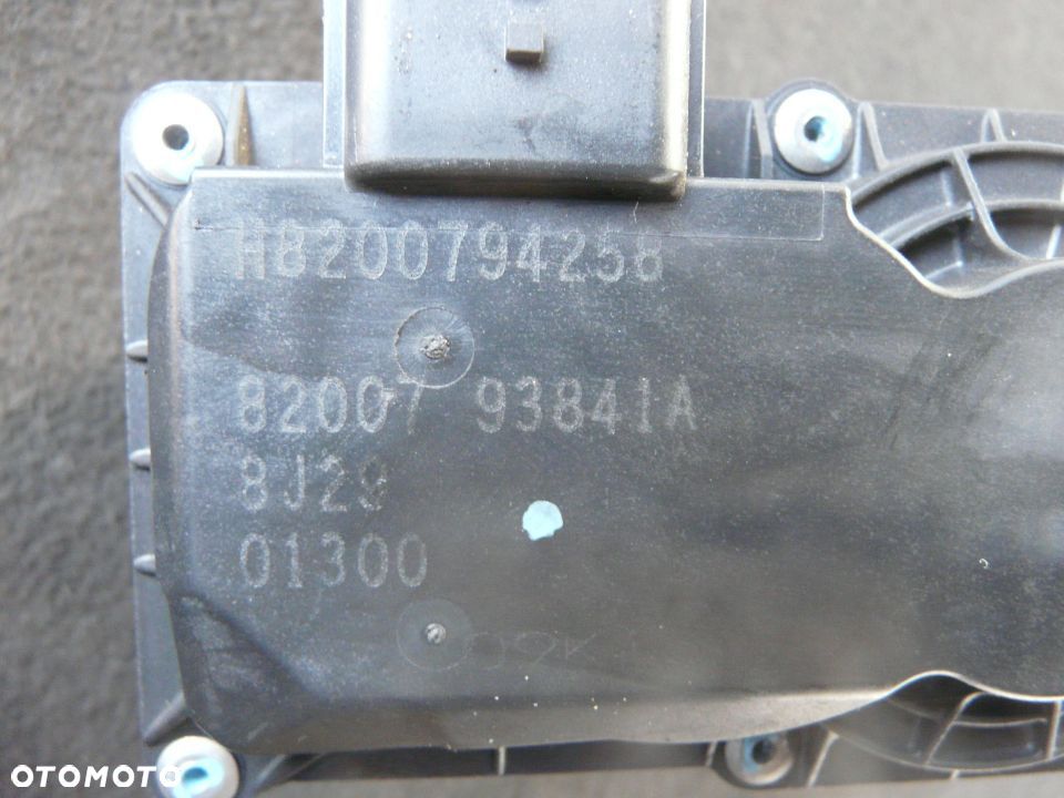 Przepustnica 8200794258 Renault Megane 3 2.0 TCE - 3