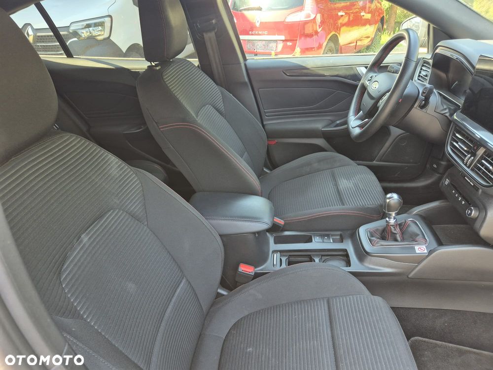 Ford Focus 1.0 EcoBoost Hybrid ST-LINE X - 15