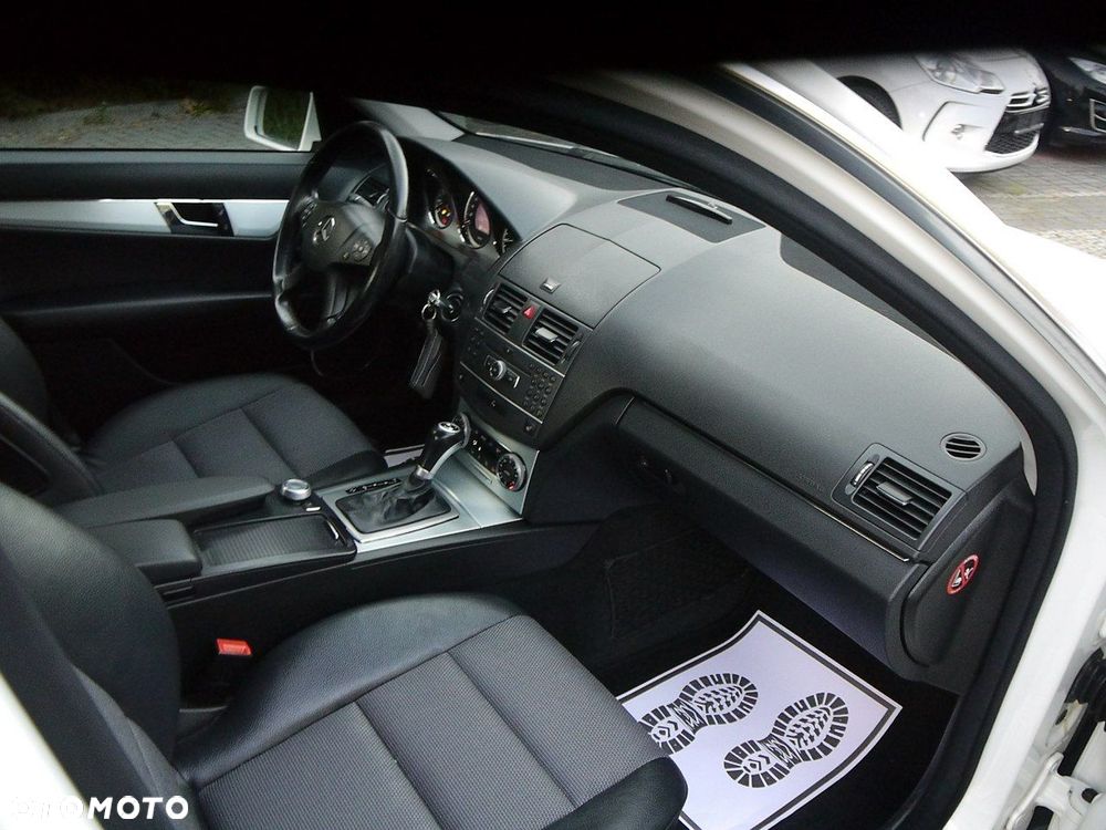 Mercedes-Benz Klasa C 180 BlueEFFICIENCY 7G-TRONIC Avantgarde - 23