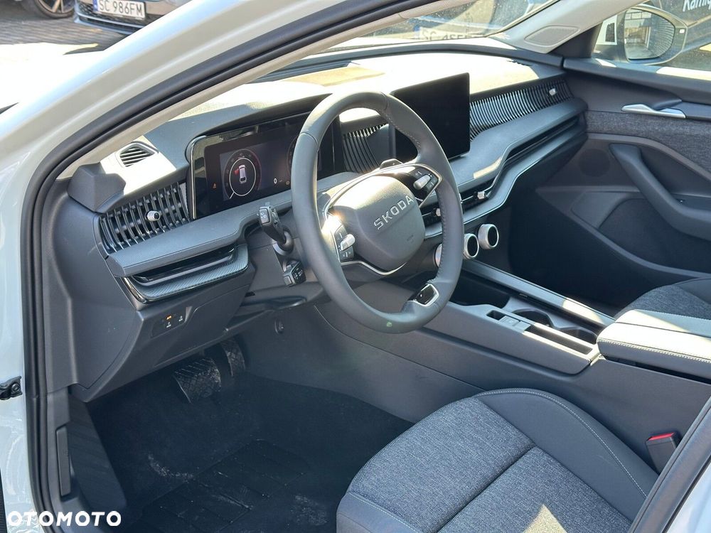 Skoda Superb 2.0 TDI SCR Essence DSG - 12
