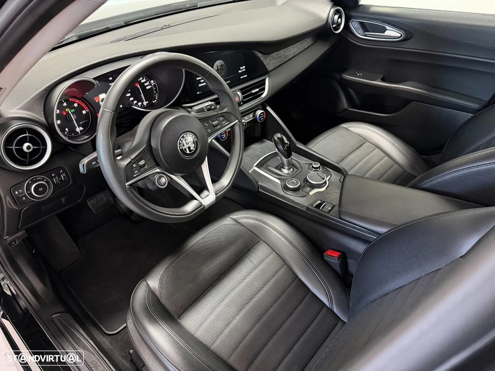 Alfa Romeo Giulia 2.2 AT8 Super - 14