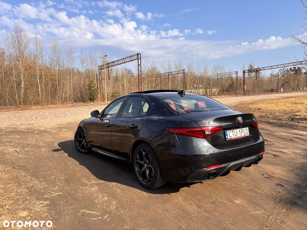 Alfa Romeo Giulia 2.0 Turbo 16V AT8 Veloce Ti - 4