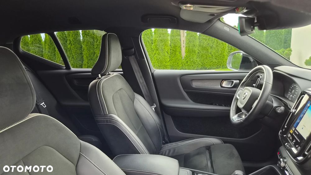 Volvo XC 40 T3 Geartronic Momentum Pro - 16
