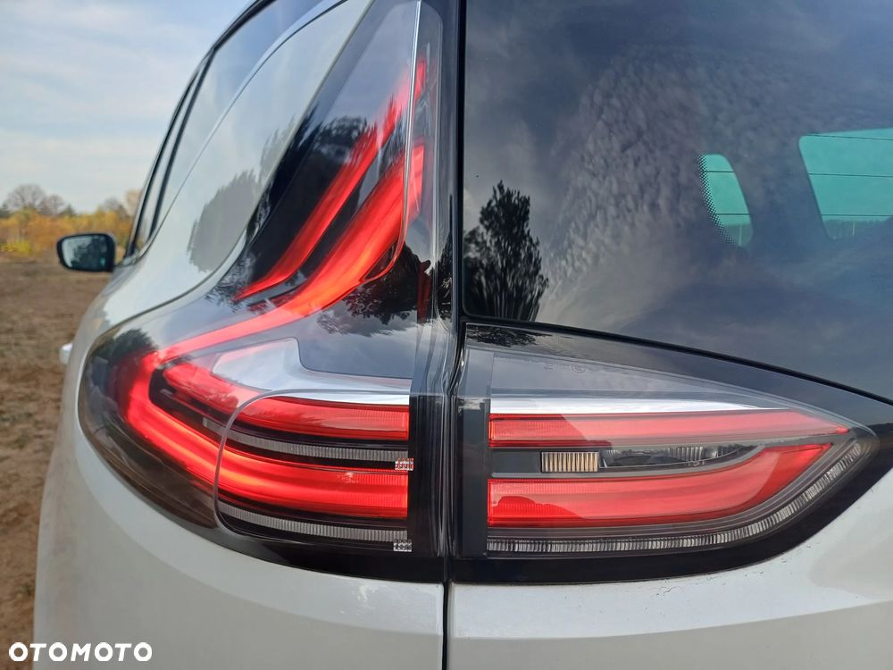 Renault Espace 1.6 dCi Energy Initiale Paris EDC 7os - 32