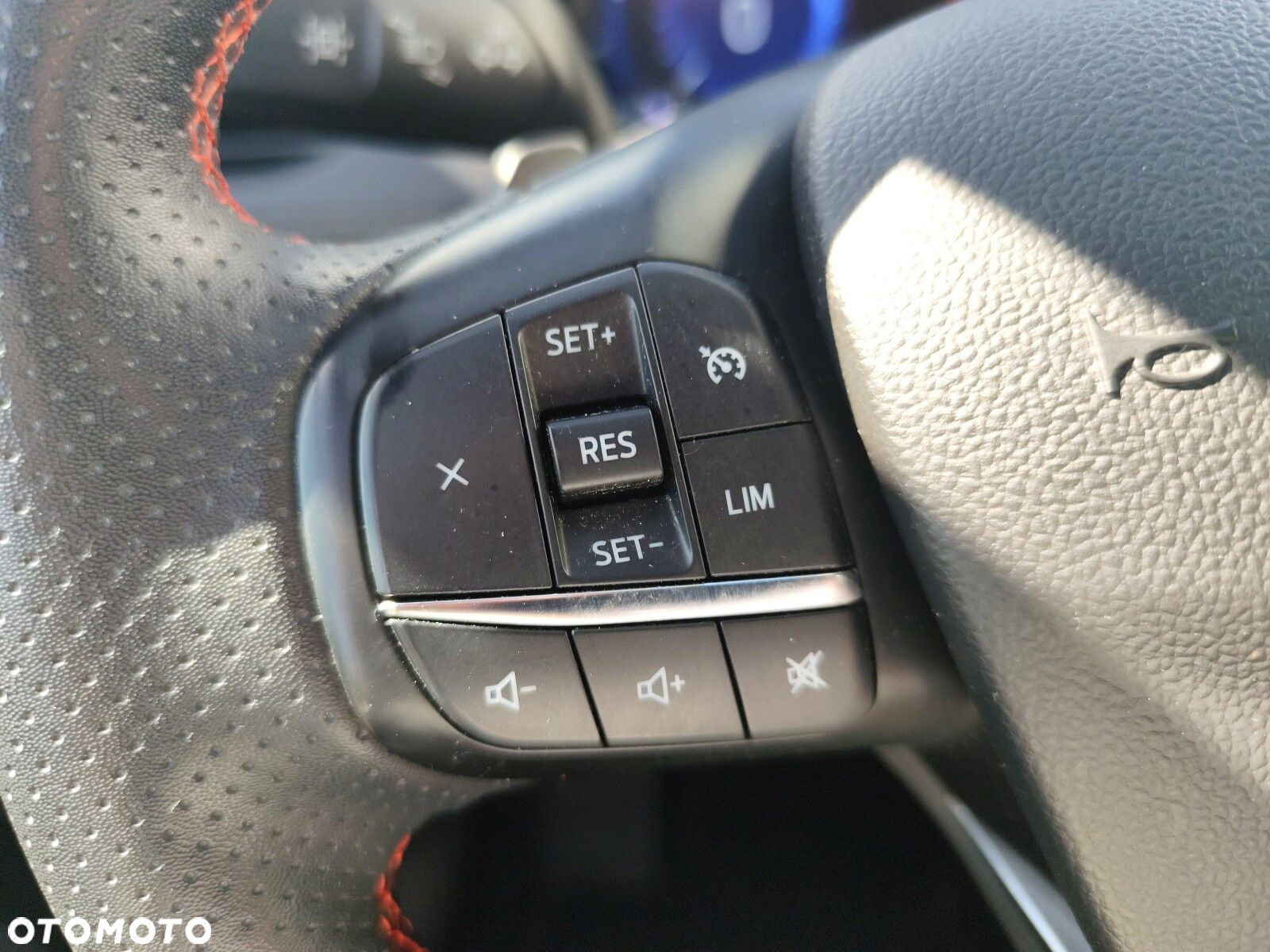 Ford Kuga - 24