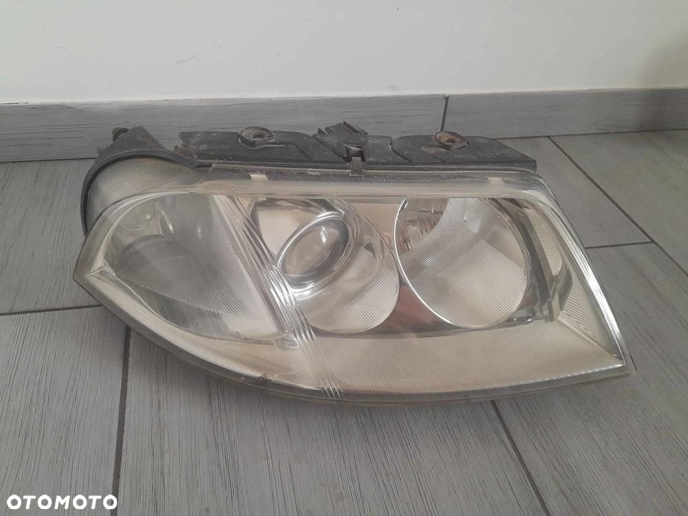 LAMPA PRAWA PRZEDNIA PRZÓD VW PASSAT B5 00-05 LIFT - 2